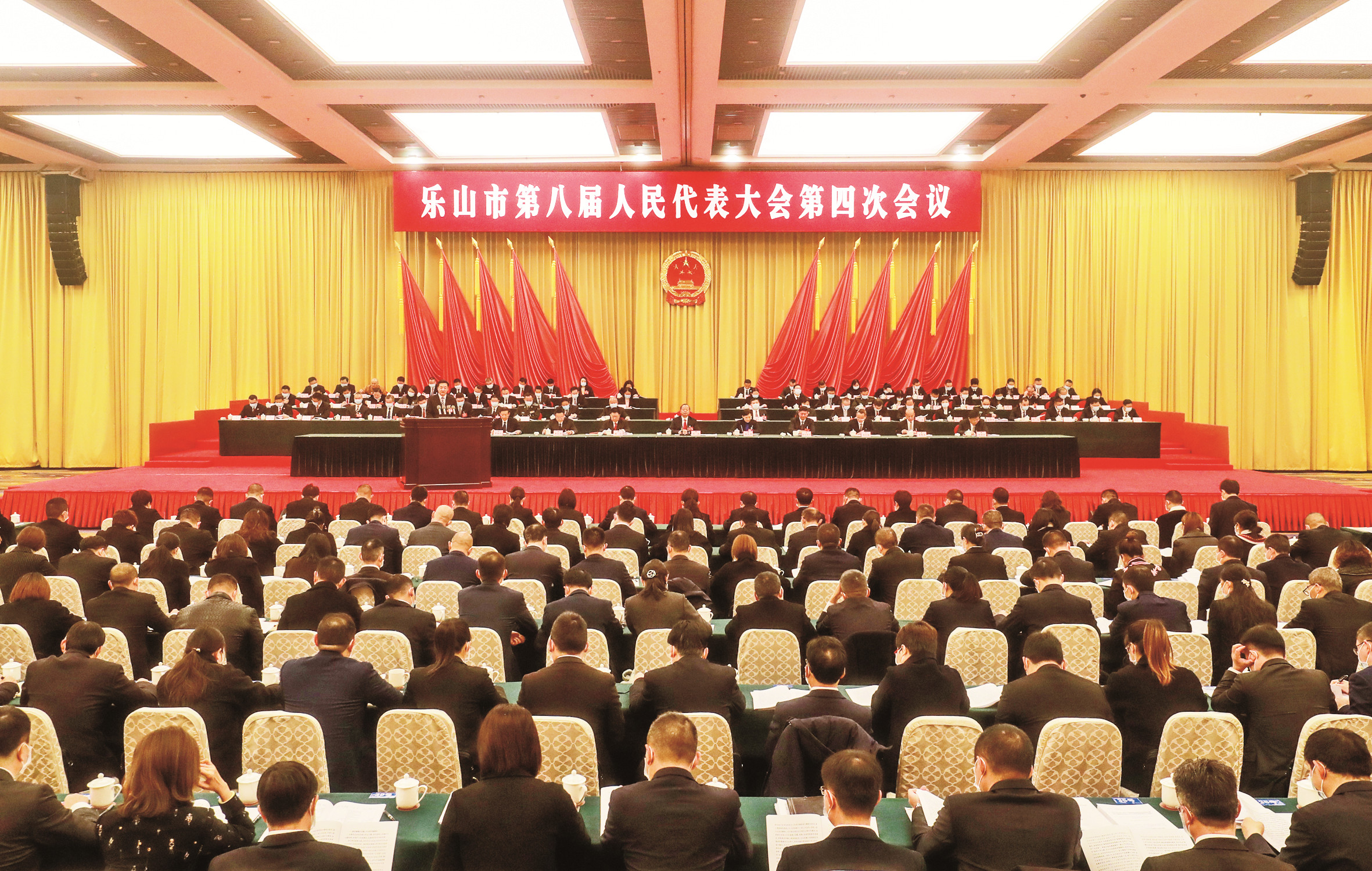 2月22日,英国365bet网址_365bet有手机版吗_365bet体育备用网站第八届人民代表大会第四次会议开幕